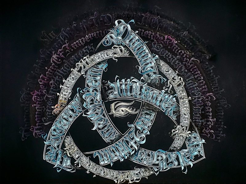 A luminous triquetra knot of silver-blue blackletter script with a small eye at its centre, and faint rings of pink-purple text fanning out behind it, on black.